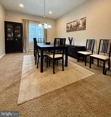 1813 SILVERLEAF LN, Palmyra, PA 17078