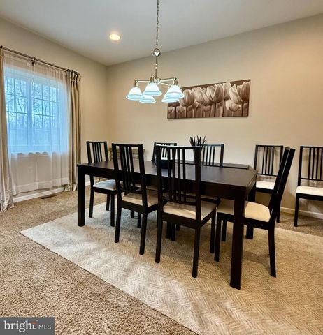 1813 SILVERLEAF LN, Palmyra, PA 17078