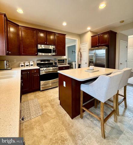 1813 SILVERLEAF LN, Palmyra, PA 17078