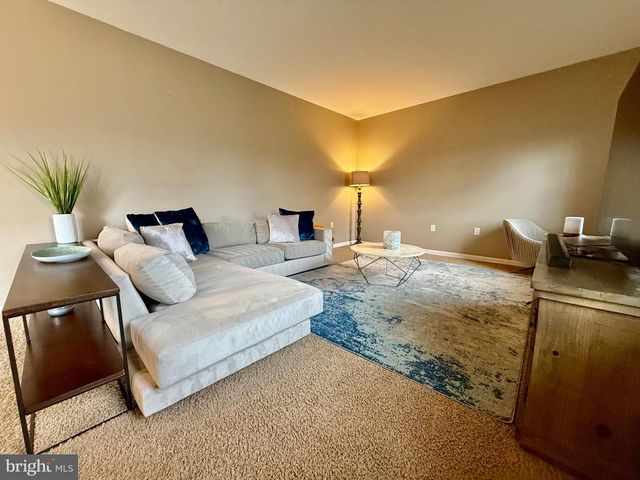 1813 SILVERLEAF LN, Palmyra, PA 17078