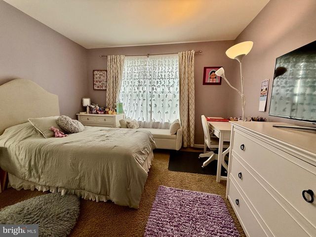 1813 SILVERLEAF LN, Palmyra, PA 17078