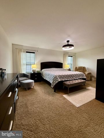1813 SILVERLEAF LN, Palmyra, PA 17078