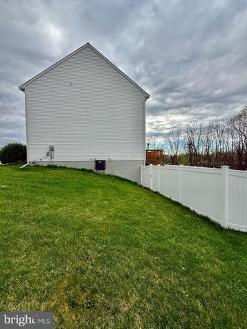 1813 SILVERLEAF LN, Palmyra, PA 17078