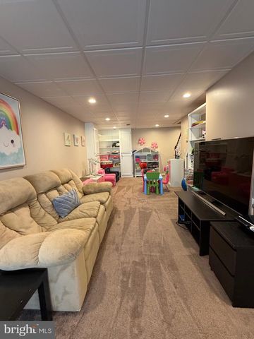 1813 SILVERLEAF LN, Palmyra, PA 17078