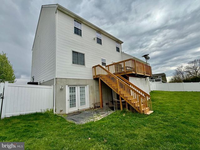 1813 SILVERLEAF LN, Palmyra, PA 17078