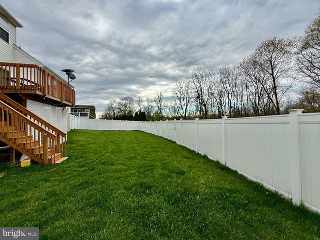 1813 SILVERLEAF LN, Palmyra, PA 17078