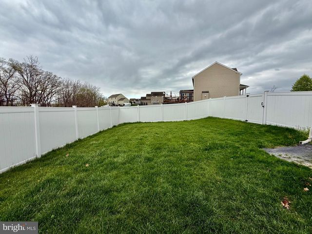 1813 SILVERLEAF LN, Palmyra, PA 17078