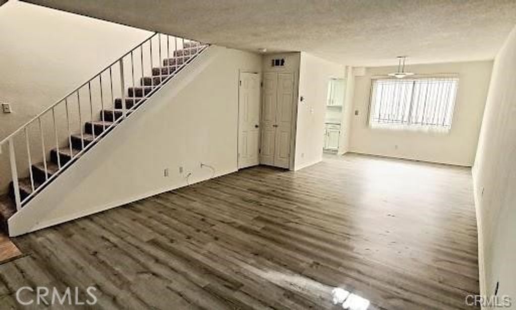 550 E Providencia Avenue, Burbank, CA 91501 — photo 2