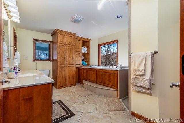 449 Private Road 065 Road, Eucha, OK 74342