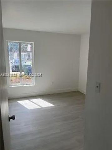20922 NW 39th Ave, Miami Gardens, FL 33055