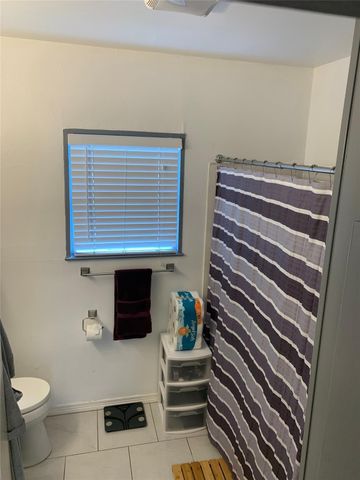 1546 Lombardy Street B, Houston, TX 77023