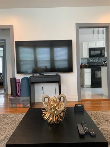 1546 Lombardy Street B, Houston, TX 77023