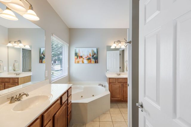 2008 Flocking Dr, Spring Hill, TN 37174
