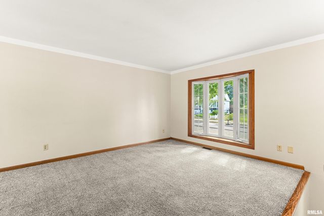 1 DOMINION Court, Pekin, IL 61554