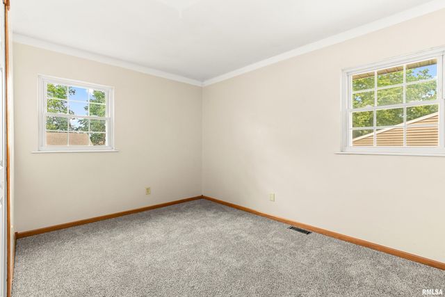1 DOMINION Court, Pekin, IL 61554