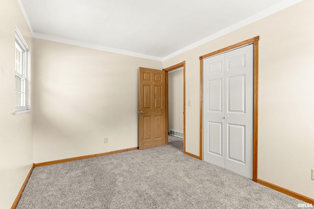 1 DOMINION Court, Pekin, IL 61554