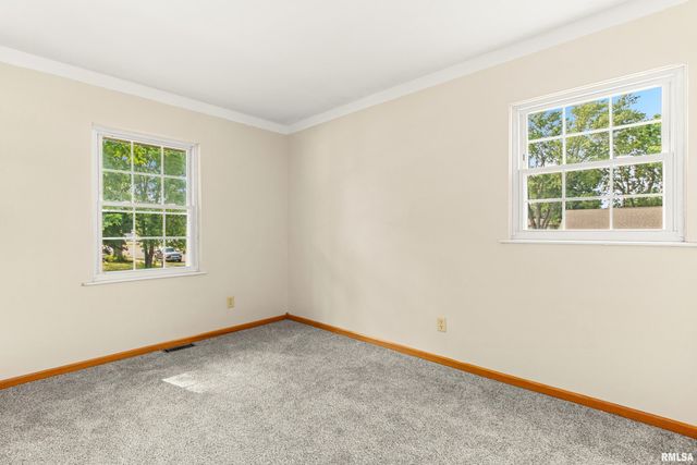 1 DOMINION Court, Pekin, IL 61554