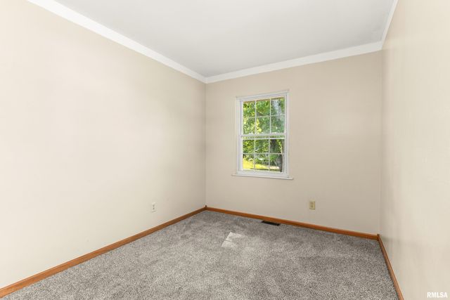1 DOMINION Court, Pekin, IL 61554