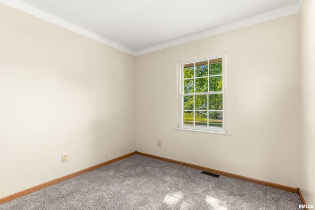 1 DOMINION Court, Pekin, IL 61554