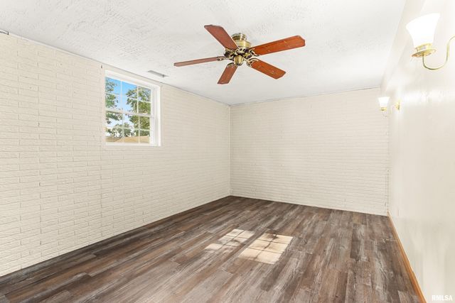 1 DOMINION Court, Pekin, IL 61554