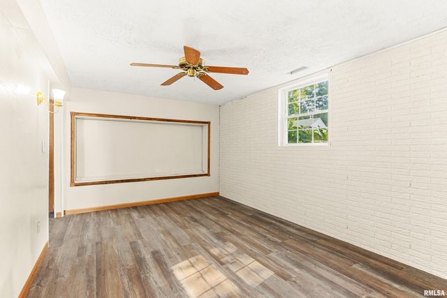 1 DOMINION Court, Pekin, IL 61554