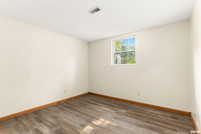 1 DOMINION Court, Pekin, IL 61554