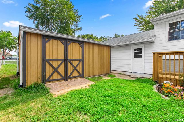 1 DOMINION Court, Pekin, IL 61554