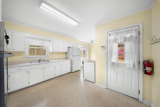 101 Pony Drive, Swainsboro, GA 30401