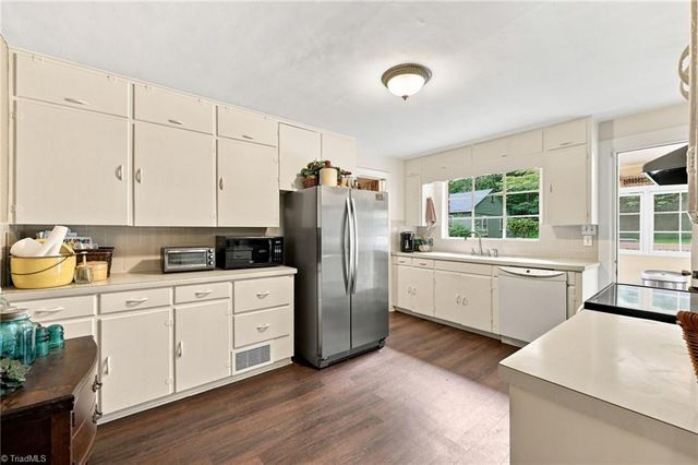 3810 Yadkinville Road, Winston-salem, NC 27106