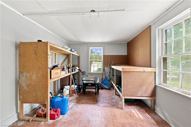 3810 Yadkinville Road, Winston-salem, NC 27106