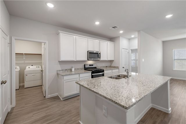 1908 Champions Drive, Navasota, TX 77868