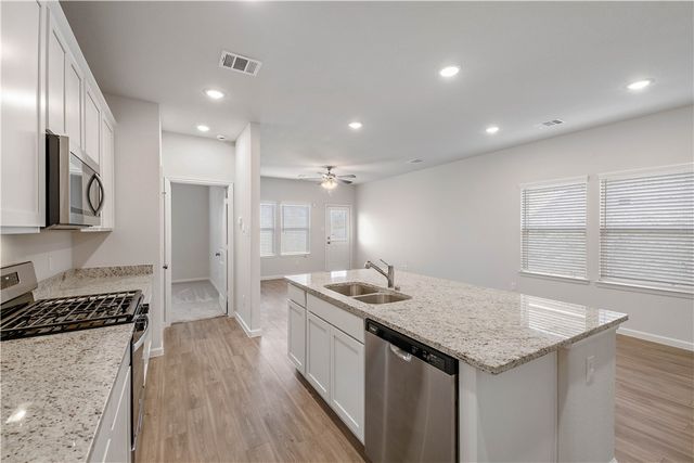 1908 Champions Drive, Navasota, TX 77868