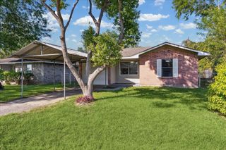 6022 Meadowbrook Drive, Hitchcock, TX 77563