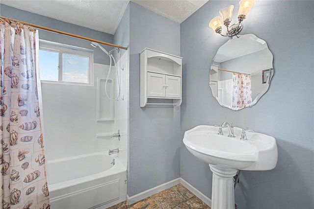 608 N 10th Street, Rogers, AR 72756