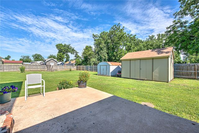 608 N 10th Street, Rogers, AR 72756