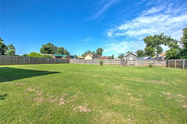 608 N 10th Street, Rogers, AR 72756