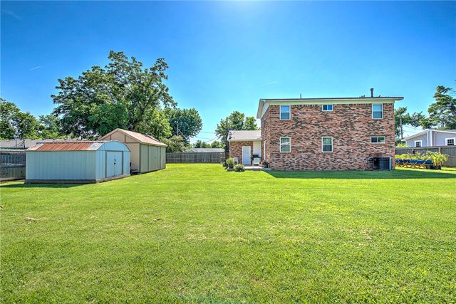 608 N 10th Street, Rogers, AR 72756