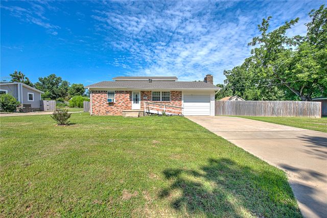 608 N 10th Street, Rogers, AR 72756