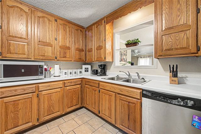608 N 10th Street, Rogers, AR 72756