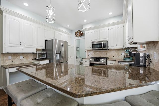 14220 S Brougham Drive, Olathe, KS 66062