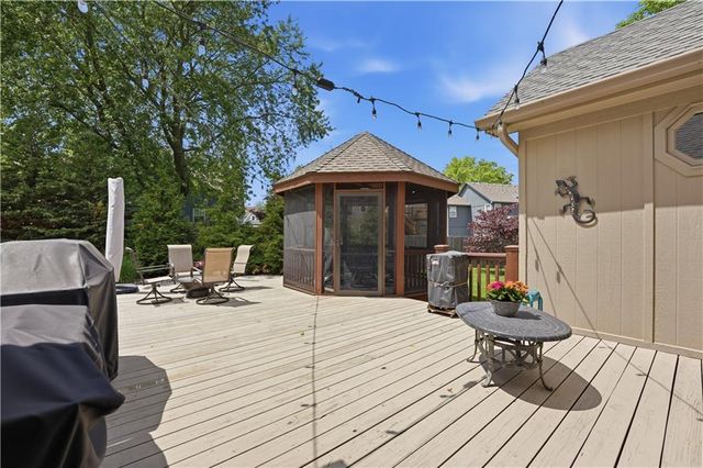 14220 S Brougham Drive, Olathe, KS 66062