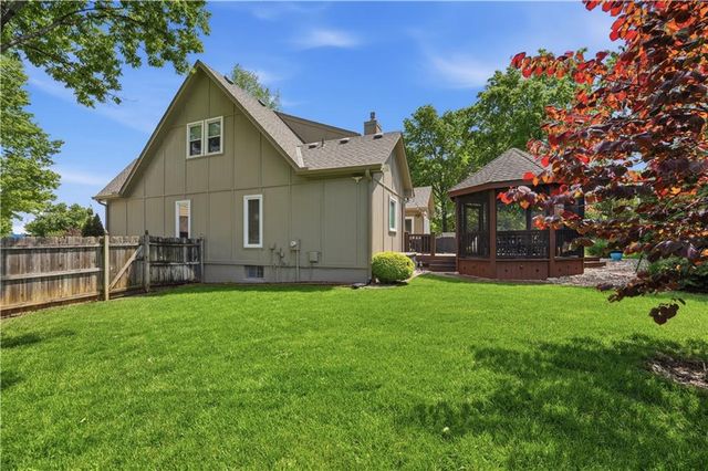 14220 S Brougham Drive, Olathe, KS 66062