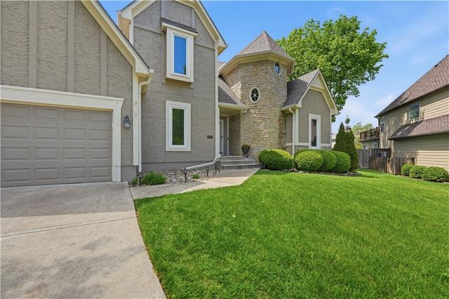 14220 S Brougham Drive, Olathe, KS 66062