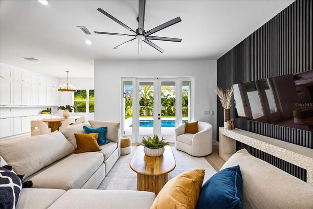 3601 W PLATT STREET, Tampa, FL 33609