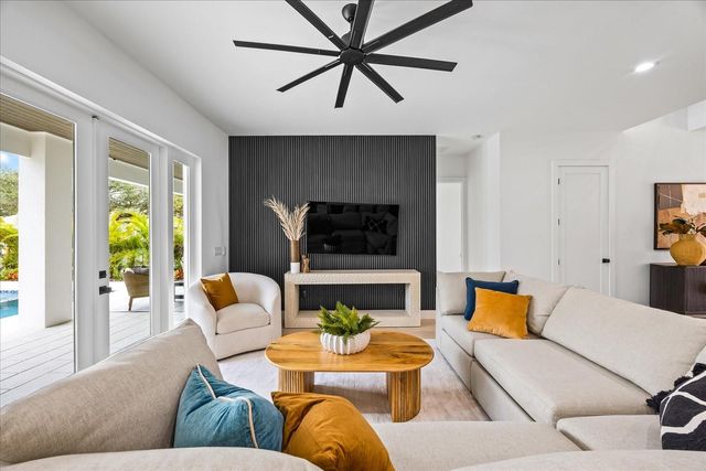 3601 W PLATT STREET, Tampa, FL 33609