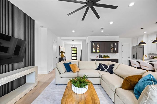 3601 W PLATT STREET, Tampa, FL 33609