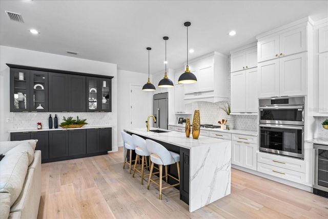 3601 W PLATT STREET, Tampa, FL 33609