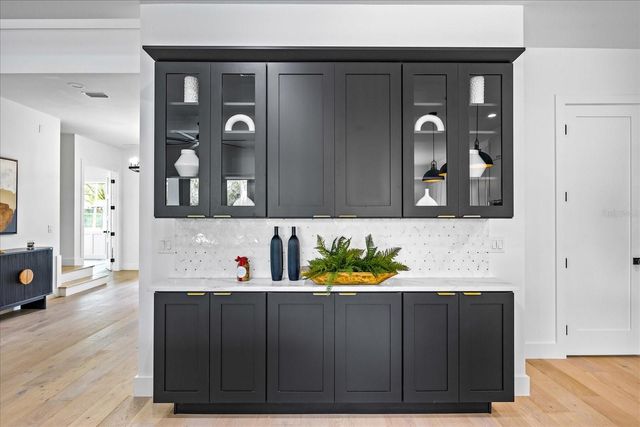 3601 W PLATT STREET, Tampa, FL 33609