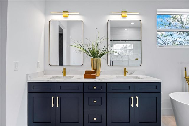 3601 W PLATT STREET, Tampa, FL 33609