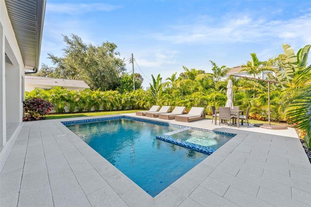 3601 W PLATT STREET, Tampa, FL 33609